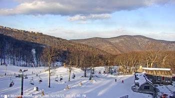 Weather camera view of Wintergreen Mtn. at 3600 ft. elev..