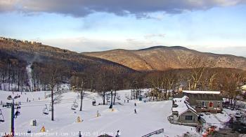 Weather camera view of Wintergreen Mtn. at 3600 ft. elev..