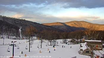 Weather camera view of Wintergreen Mtn. at 3600 ft. elev..