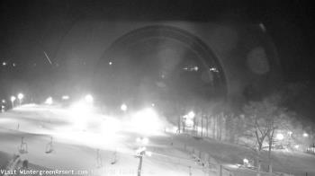 Weather camera view of Wintergreen Mtn. at 3600 ft. elev..