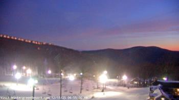 Weather camera view of Wintergreen Mtn. at 3600 ft. elev..