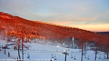 Weather camera view of Wintergreen Mtn. at 3600 ft. elev..