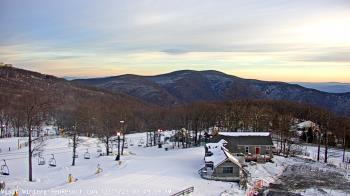 Weather camera view of Wintergreen Mtn. at 3600 ft. elev..