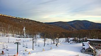 Weather camera view of Wintergreen Mtn. at 3600 ft. elev..