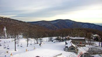 Weather camera view of Wintergreen Mtn. at 3600 ft. elev..