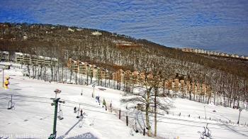 Weather camera view of Wintergreen Mtn. at 3600 ft. elev..