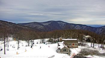 Weather camera view of Wintergreen Mtn. at 3600 ft. elev..