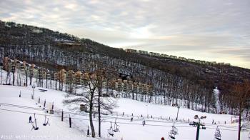 Weather camera view of Wintergreen Mtn. at 3600 ft. elev..