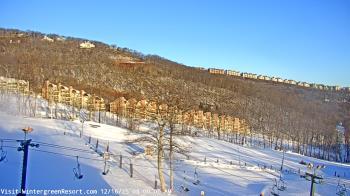 Weather camera view of Wintergreen Mtn. at 3600 ft. elev..