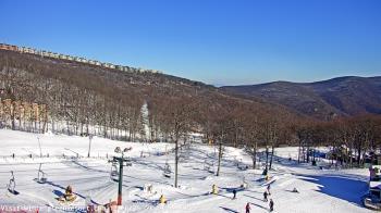 Weather camera view of Wintergreen Mtn. at 3600 ft. elev..
