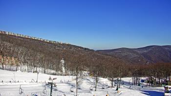 Weather camera view of Wintergreen Mtn. at 3600 ft. elev..