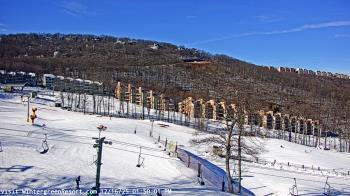 Weather camera view of Wintergreen Mtn. at 3600 ft. elev..