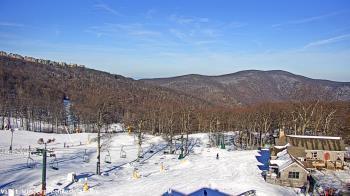 Weather camera view of Wintergreen Mtn. at 3600 ft. elev..