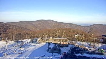 Weather camera view of Wintergreen Mtn. at 3600 ft. elev..
