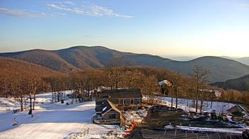 Weather camera view of Wintergreen Mtn. at 3600 ft. elev..