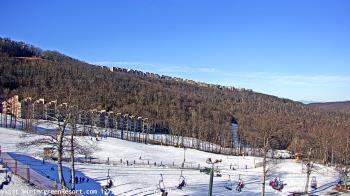 Weather camera view of Wintergreen Mtn. at 3600 ft. elev..