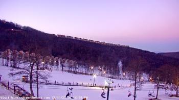 Weather camera view of Wintergreen Mtn. at 3600 ft. elev..