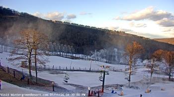 Weather camera view of Wintergreen Mtn. at 3600 ft. elev..