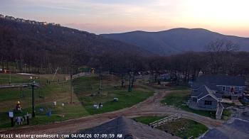 Weather camera view of Wintergreen Mtn. at 3600 ft. elev..