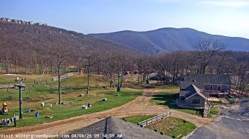 Weather camera view of Wintergreen Mtn. at 3600 ft. elev..