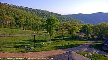Weather camera view of Wintergreen Mtn. at 3600 ft. elev..