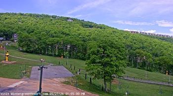 Weather camera view of Wintergreen Mtn. at 3600 ft. elev..