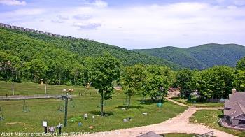 Weather camera view of Wintergreen Mtn. at 3600 ft. elev..