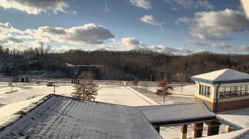 Weather camera view of Wrigley Elementary School.