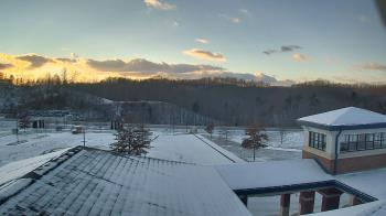 Weather camera view of Wrigley Elementary School.