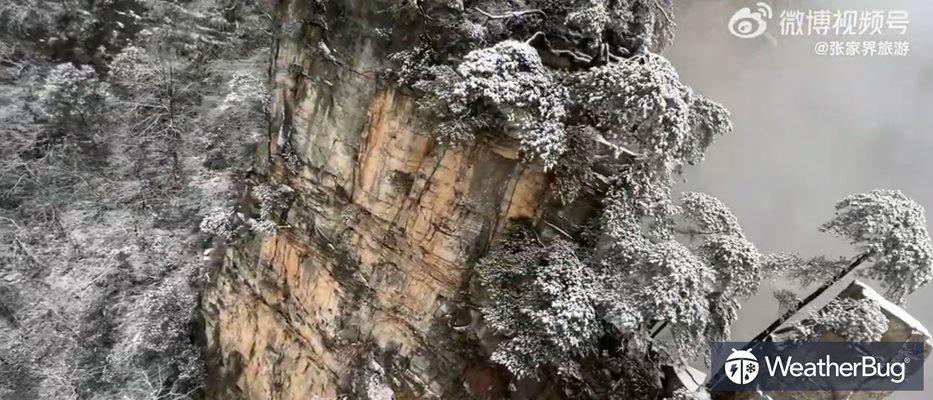 Heavy snowfall blanketed the colossal sandstone spires of China’s Zhangjiajie National Forest Park.