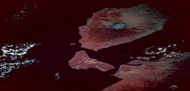 Infrared image of Mount Tambora, Sumbawa Island, Indonesia. Taken from the space shuttle Endeavour at 0:54 GMT on 13 May 1992. (NASA/Wikimedia Commons)