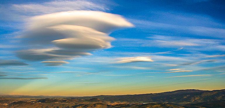 Colorful clouds at sunset showing Altocumulus lenticularis duplicatus (Murray Foubister, Wikimedia Commons)