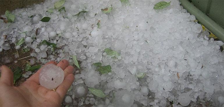 Pile of hail after a hail storm hits Perth. (Wikimedia Commons)