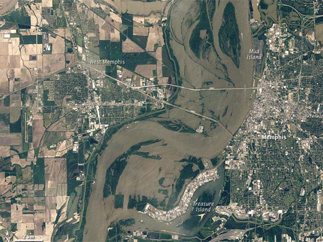 Muddy water is seen from the Thematic Mapper on Landsat 5 between Memphis and west Memphis during flooding in May 2011. (Image courtesy of NASA’s Earth Observatory)