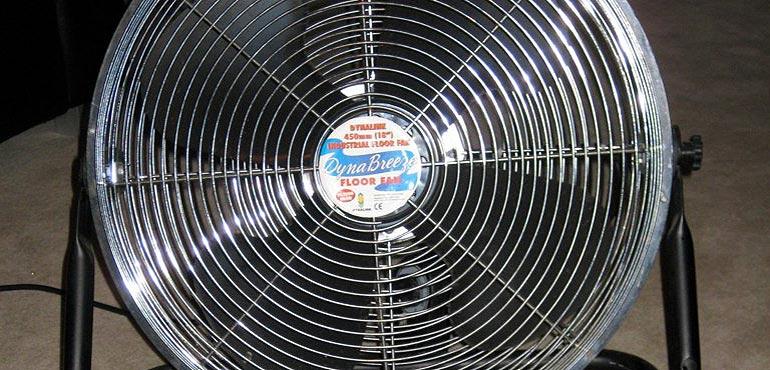 Electric fan helps keep things cool. (Wikimedia commons)