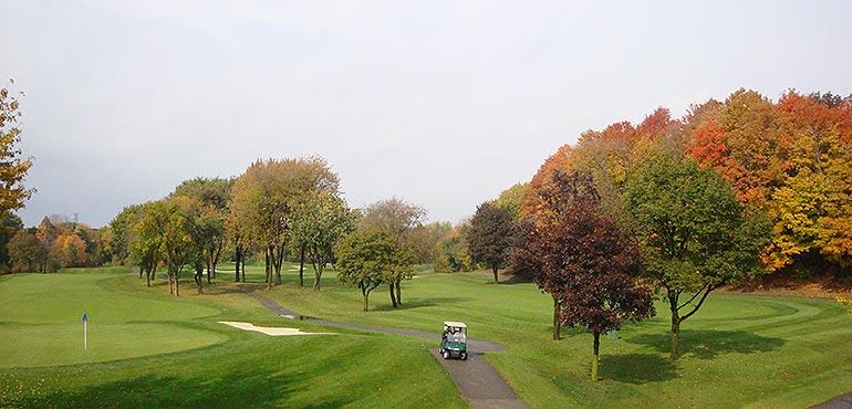 Autumn golf at Markland Wood Golf Club in Toronto. (Wikimedia)