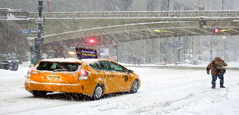 Manhattan, New York during a snowstorm on January 23, 2016. (Danazar via Wikimedia Commons)