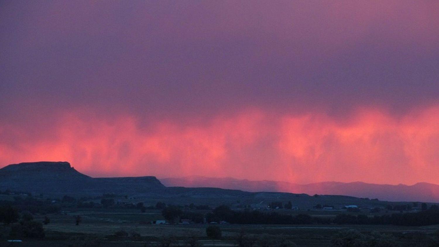 Virga at sunset. (NOAA Photo Library/Meteorologist Kelly Allen)