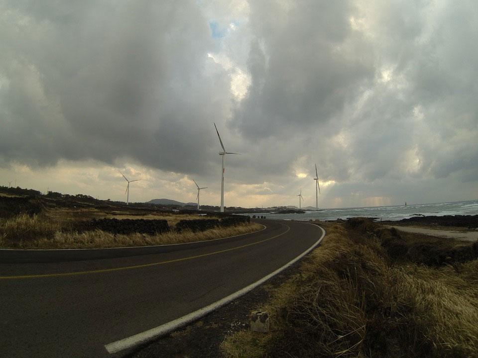 Windy conditions along Jeju Island, South Korea. (Courtesy of Pixabay)