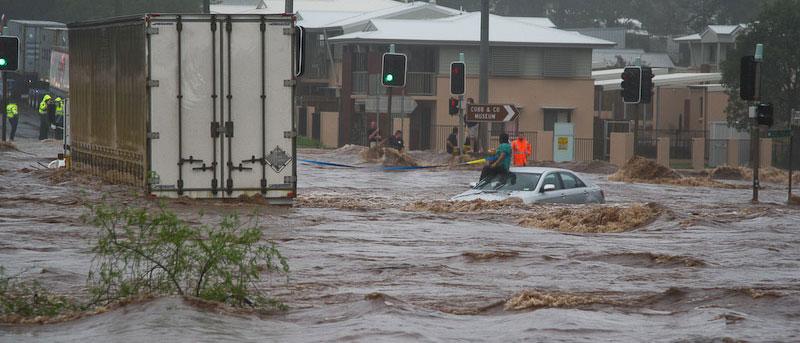 Trapped woman on a car roof during flash flooding in Toowoomba (Timothy Swinson via Wikimedia Commons)