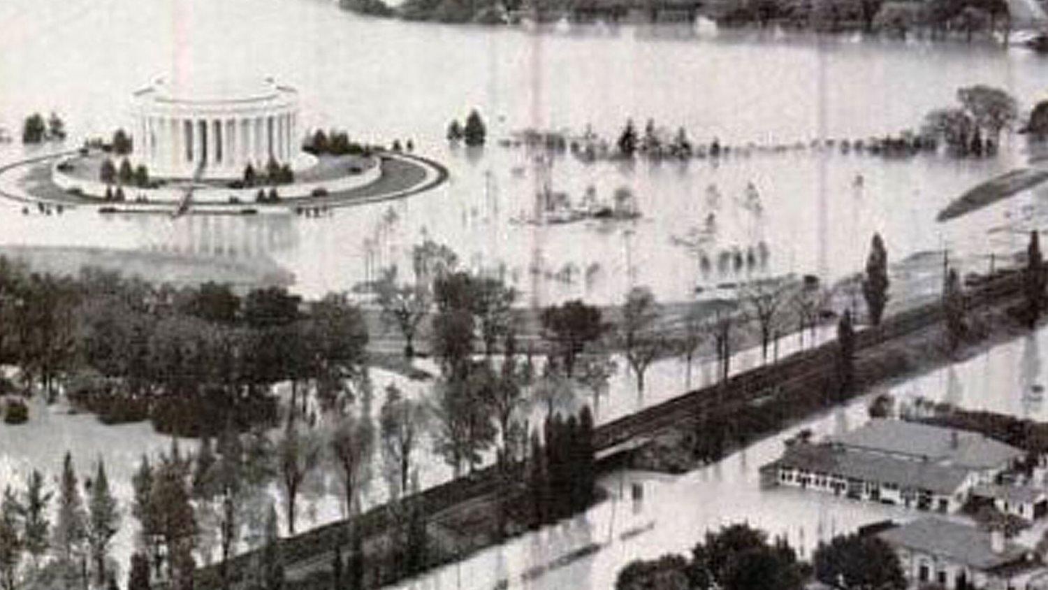 Flooding near the Jefferson Memorial during the October 1942 flood. (NOAA Photo Library)