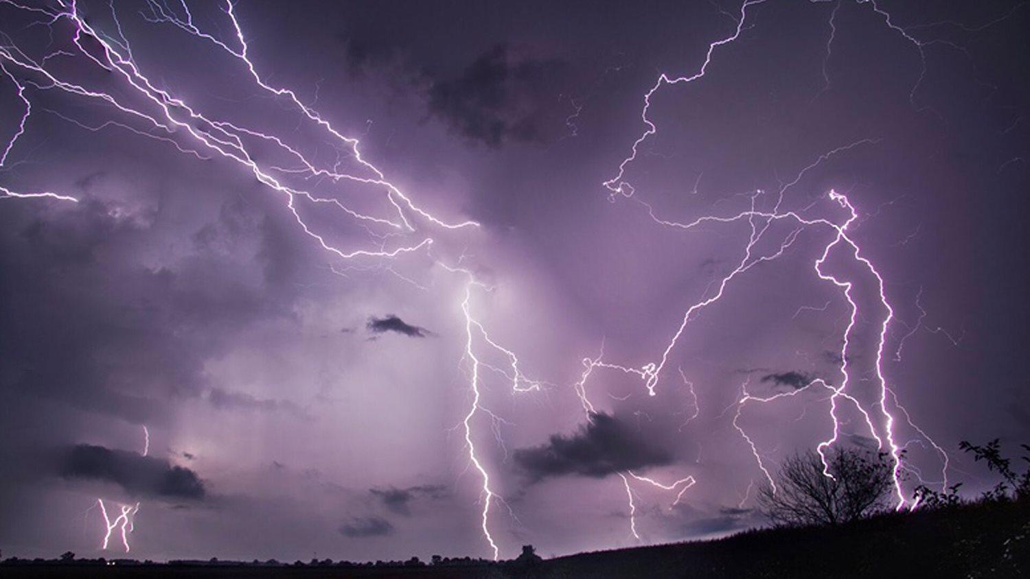 Lightning in the fields of Valparaiso, Ind. (NOAA Weather in Focus Photo Contest 2015)