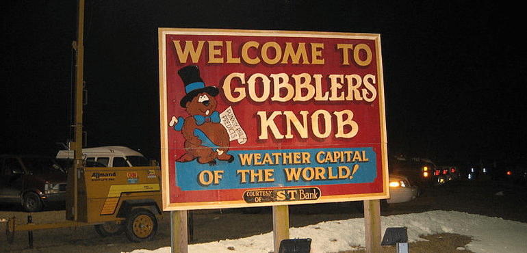 The welcome sign for Gobbler's Knob on Groundhog Day 2005 in Punxsutawney, Pa. (Silvers Family, Wikimedia Commons)