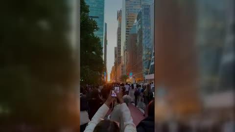 Timelapse Shows Manhattanhenge Sunset