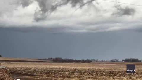 Rope Tornado Spotted in Easten Iowa