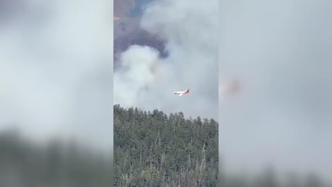 Aircraft Drops Retardant on Single Creek Fire