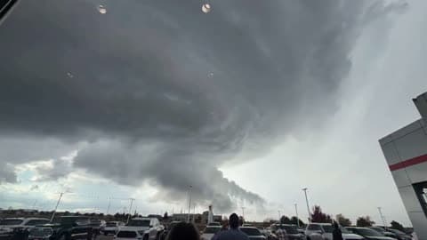 Timelapse Footage Shows Vortex Above Arizona Town During Tornado Warning